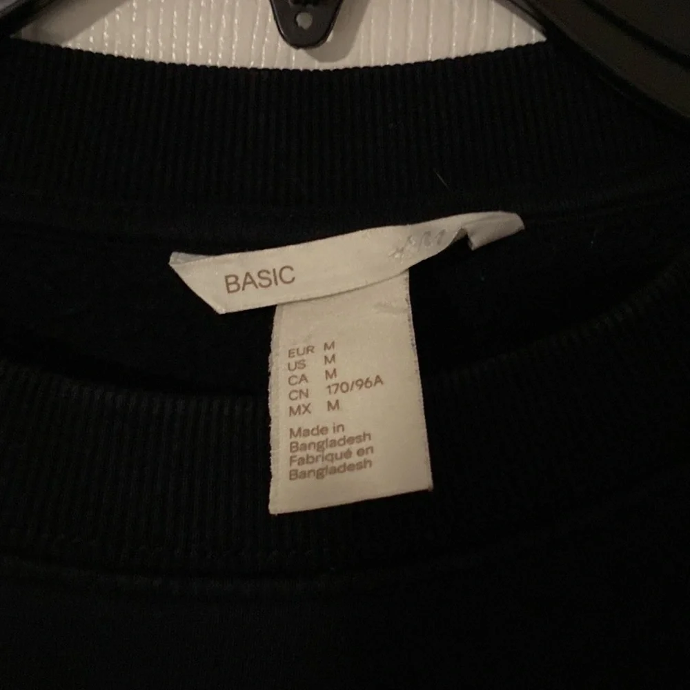 H&M Basic Black Crewneck - Picture 2 of 4